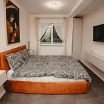 White House Iris Napoca - 4 Apartament *